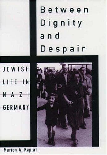 Portada de Between dignity and despair