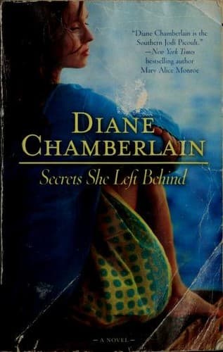 Portada de Secrets she left behind