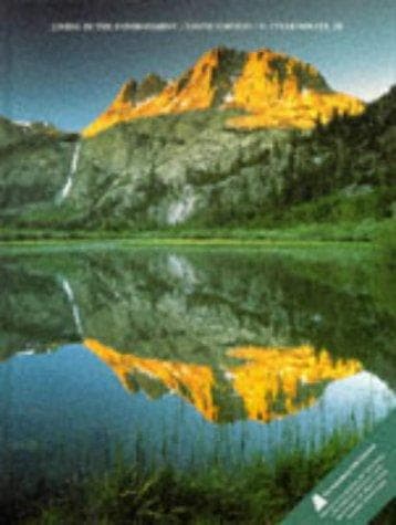 Portada de Living in the environment