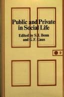 Portada de Public and private in social life