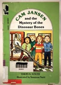 Portada de Cam Jansen and the mystery of the dinosaur bones
