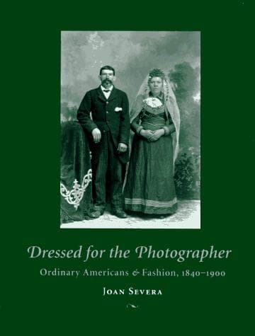 Portada de Dressed for the photographer